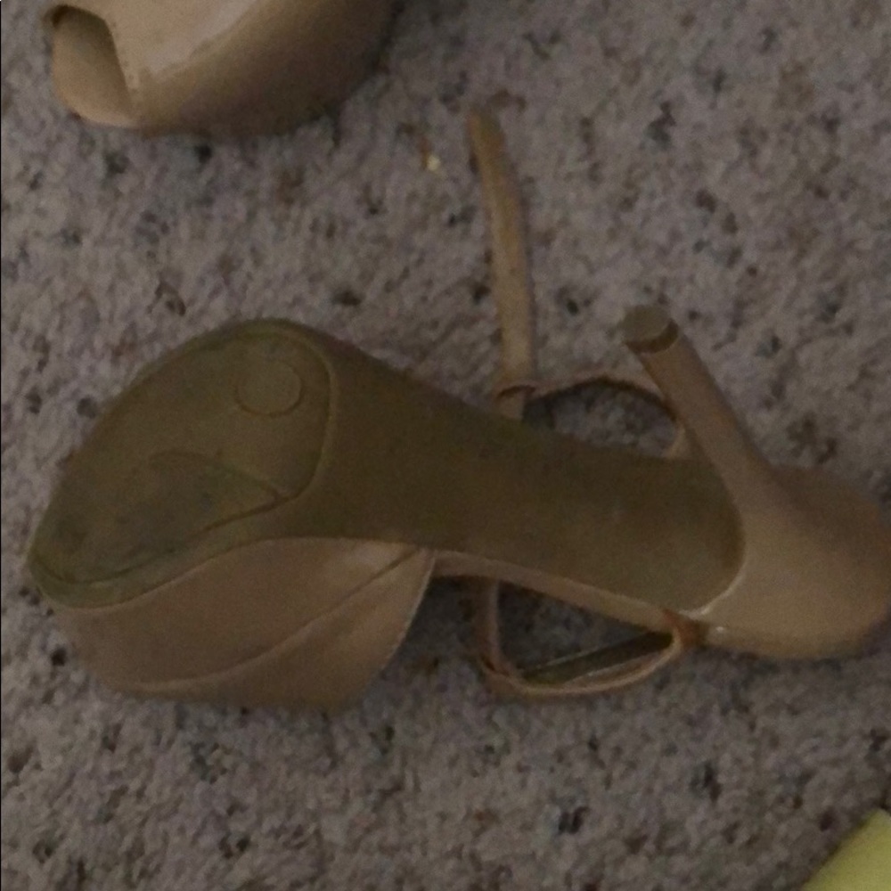 Target heels - Picture 3 of 4